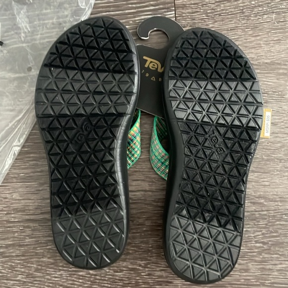 BNWT Teva Voya - Size 6 - Picture 3 of 4